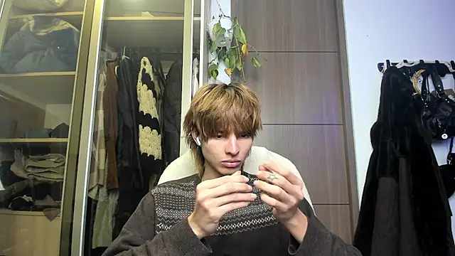 Snapshot of santy-kitty chatting on March 4, 2:49 am santy-kitty online show from March 4, 2:49 am