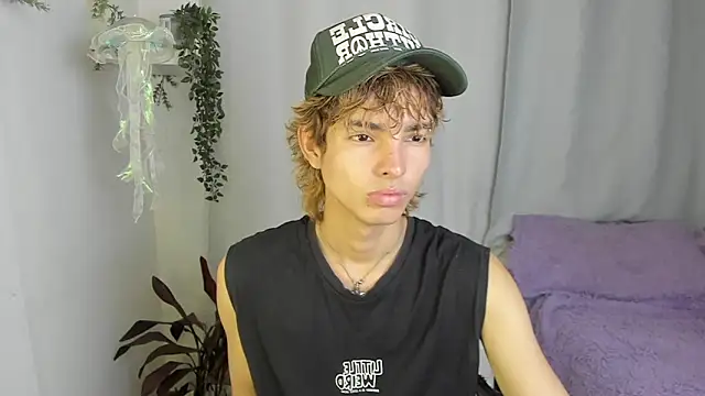 Snapshot of santy-kitty chatting on October 15, 1:02 am santy-kitty online show from October 15, 1:02 am