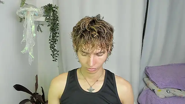 Snapshot of santy-kitty chatting on October 12, 1:21 am santy-kitty online show from October 12, 1:21 am