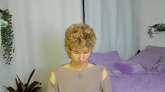 Snapshot of santy-kitty chatting on September 28, 1:14 am santy-kitty online show from September 28, 1:14 am