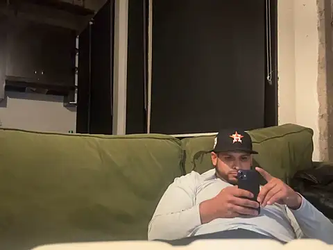 Snapshot of Insaneskillzz69 chatting on March 7, 1:07 pm Insaneskillzz69 online show from March 7, 1:07 pm