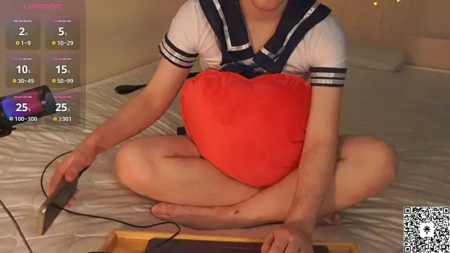 curlyboyy  online show from March 12, 3:29 pm