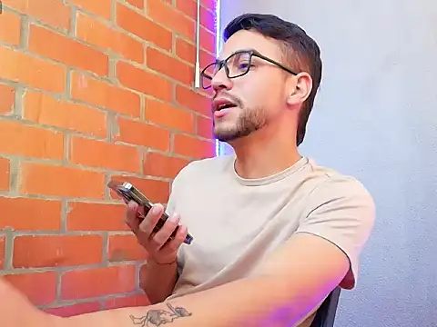 Leandro valenzuela online show from October 4, 8:13 pm