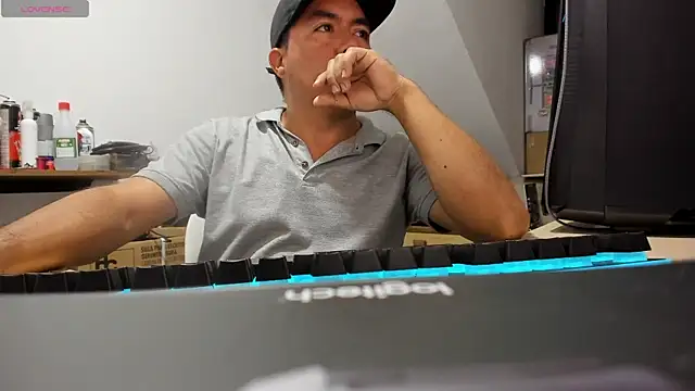 Snapshot of Jhonatan_Morales_S chatting on October 14, 5:47 am Jhonatan Morales S online show from October 14, 5:47 am