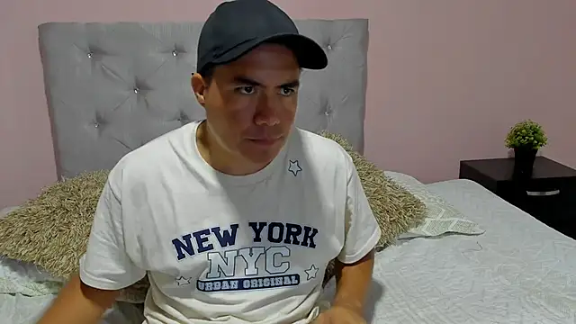 Snapshot of Jhonatan_Morales_S chatting on October 12, 3:33 am Jhonatan Morales S online show from October 12, 3:33 am