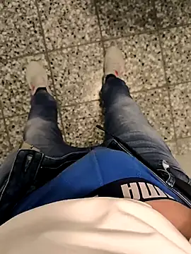 Snapshot of geilehecke1 chatting on December 6, 11:54 am geilehecke1 online show from December 6, 11:54 am