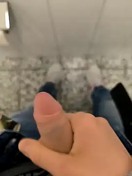 Snapshot of geilehecke1 chatting on December 10, 1:33 pm geilehecke1 online show from December 10, 1:33 pm