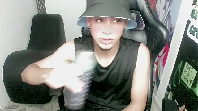 zacariasss  online show from December 29, 2:06 am