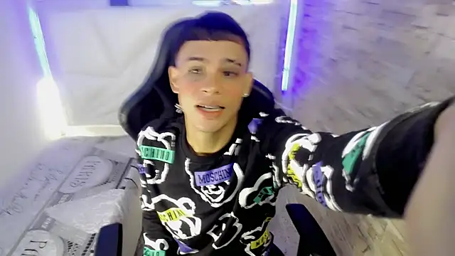 zacariasss  online show from December 2, 8:42 pm