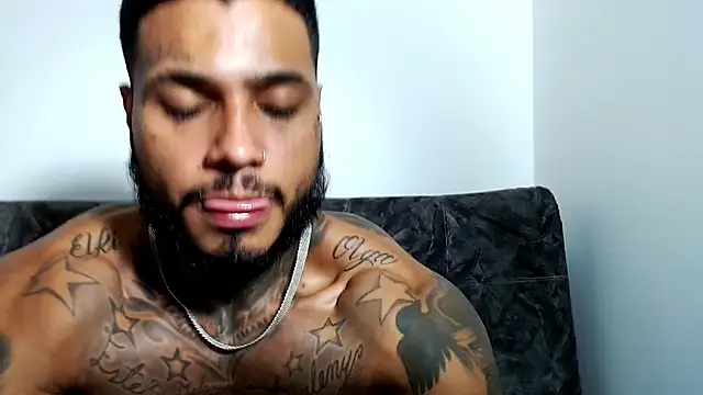 Snapshot of Exotic_tatto27121 chatting on December 20, 6:08 am Exotic tatto27121 online show from December 20, 6:08 am