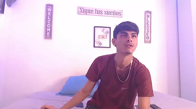 Snapshot of harrytomson_1 chatting on December 26, 1:29 am harrytomson 1 online show from December 26, 1:29 am