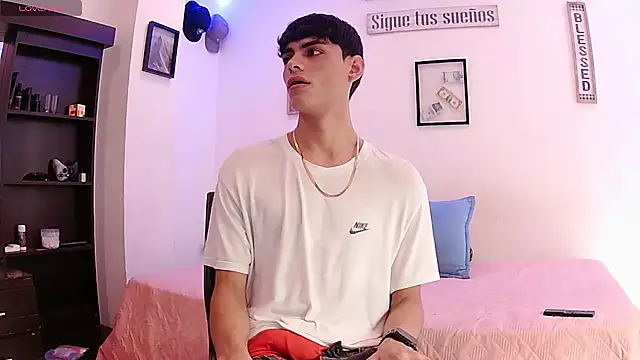 Snapshot of harrytomson_1 chatting on September 12, 6:08 pm harrytomson 1 online show from September 12, 6:08 pm