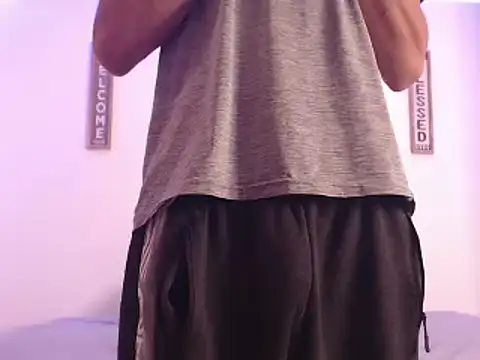 Snapshot of harrytomson_1 chatting on December 28, 5:23 am harrytomson 1 online show from December 28, 5:23 am