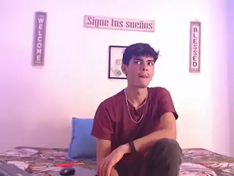 Snapshot of harrytomson_1 chatting on January 12, 6:28 am harrytomson 1 online show from January 12, 6:28 am