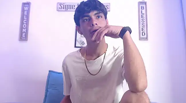 Snapshot of harrytomson_1 chatting on February 18, 8:16 am harrytomson 1 online show from February 18, 8:16 am