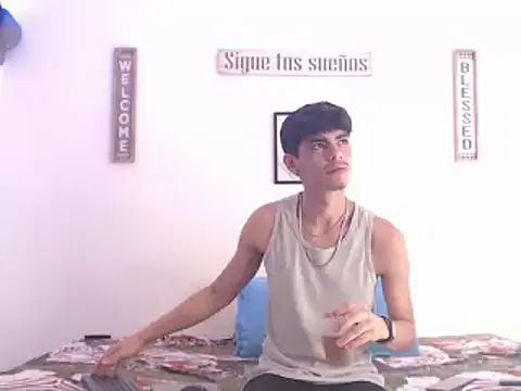 Snapshot of harrytomson_1 chatting on January 14, 1:49 pm harrytomson 1 online show from January 14, 1:49 pm