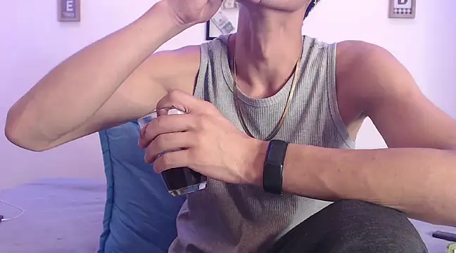 Snapshot of harrytomson_1 chatting on February 21, 8:28 am harrytomson 1 online show from February 21, 8:28 am