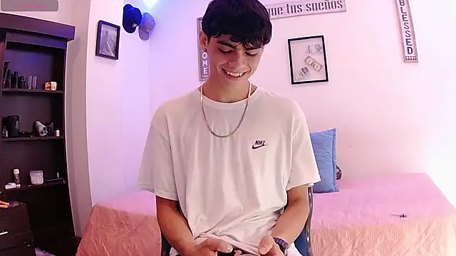 Snapshot of harrytomson_1 chatting on September 9, 3:55 pm harrytomson 1 online show from September 9, 3:55 pm