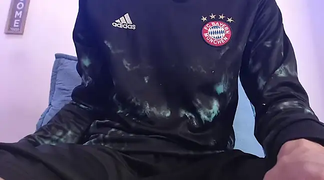 Snapshot of harrytomson_1 chatting on February 13, 9:30 am harrytomson 1 online show from February 13, 9:30 am