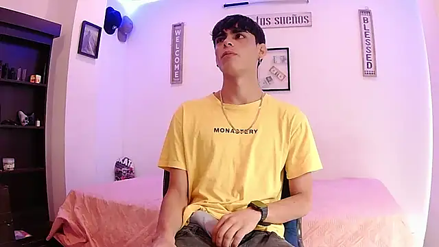 Snapshot of harrytomson_1 chatting on September 18, 6:10 pm harrytomson 1 online show from September 18, 6:10 pm