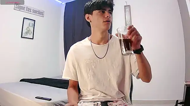 Snapshot of harrytomson_1 chatting on October 3, 11:48 am harrytomson 1 online show from October 3, 11:48 am