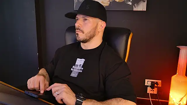 AngeloEric online show from April 7, 12:38 pm