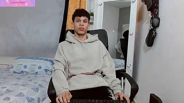 Snapshot of jeff_ross chatting on January 15, 9:41 pm jeff ross online show from January 15, 9:41 pm