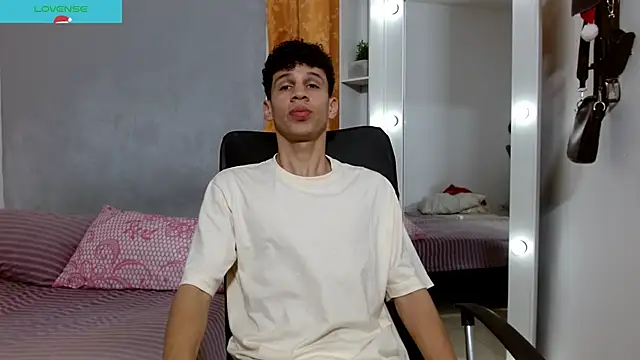 Snapshot of jeff_ross chatting on December 30, 7:32 pm jeff ross online show from December 30, 7:32 pm