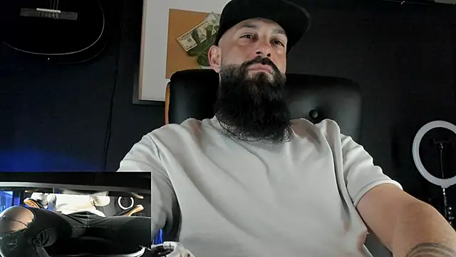 Snapshot of axxelrich_ chatting on February 19, 5:27 pm axxelrich  online show from February 19, 5:27 pm