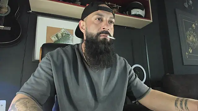 Snapshot of axxelrich_ chatting on February 15, 7:27 am axxelrich  online show from February 15, 7:27 am