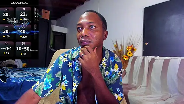 Snapshot of black__diiamond chatting on October 11, 1:37 pm black  diiamond online show from October 11, 1:37 pm