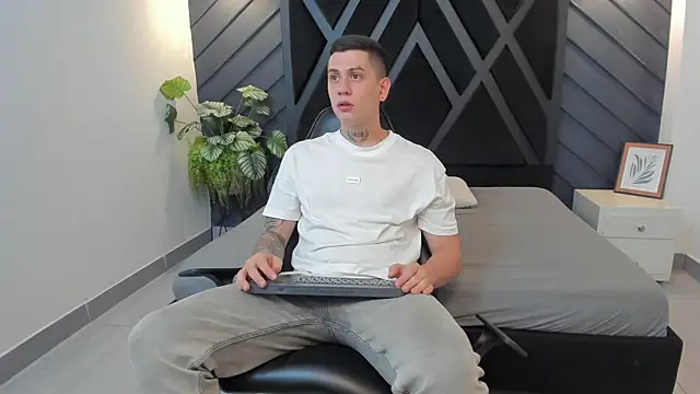 Yeiko Romero  online show from February 27, 5:15 pm