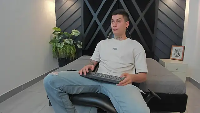 Yeiko Romero  online show from December 20, 11:26 pm