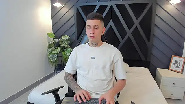 Yeiko Romero  online show from February 15, 5:28 pm