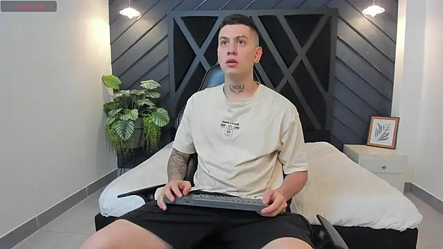 Yeiko Romero  online show from February 16, 1:27 pm