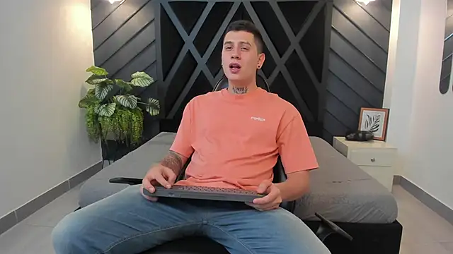 Yeiko Romero  online show from December 19, 10:53 pm