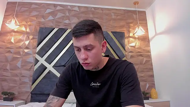 Yeiko Romero  online show from March 18, 5:33 pm