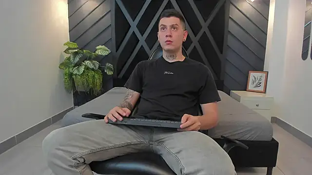 Yeiko Romero  online show from December 16, 11:18 pm