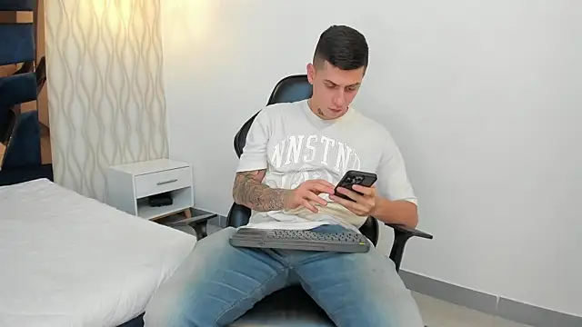 Yeiko Romero  online show from February 18, 5:22 pm