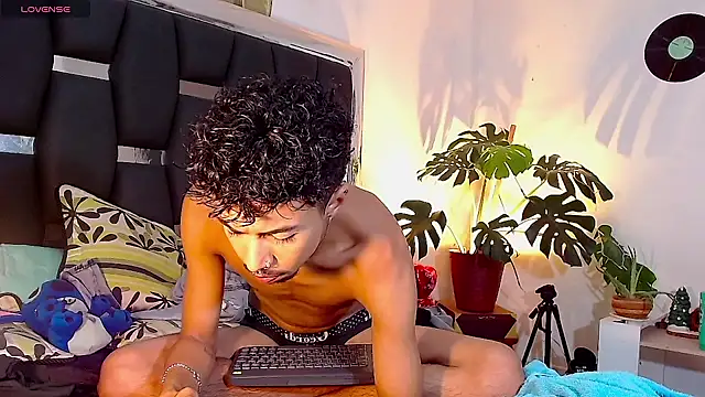 RyanRizzo online show from December 14, 12:22 am