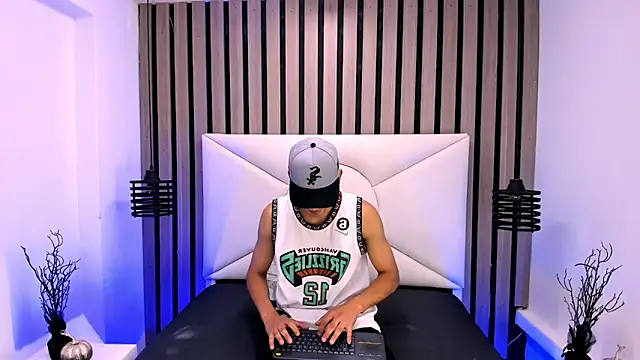 Liam crox online show from March 8, 6:46 pm