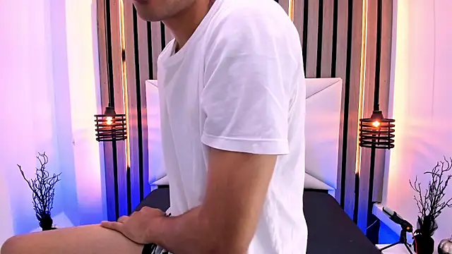 Liam crox online show from March 7, 1:40 pm