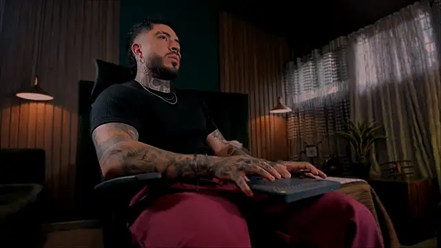 LeoSalvatore  online show from January 27, 4:33 pm