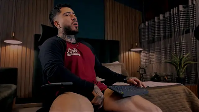 LeoSalvatore  online show from February 8, 3:30 am