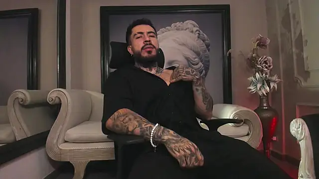 LeoSalvatore  online show from December 4, 7:45 pm