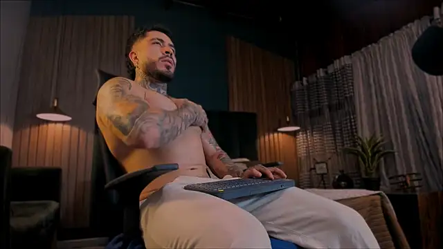 LeoSalvatore  online show from January 30, 3:44 am