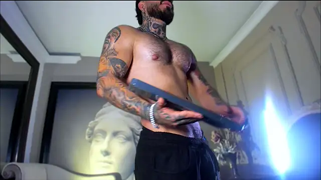 LeoSalvatore  online show from December 17, 8:21 pm