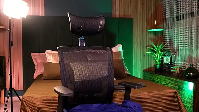 LeoSalvatore  online show from March 14, 3:59 am