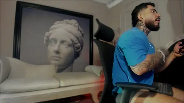 LeoSalvatore  online show from December 5, 8:13 pm