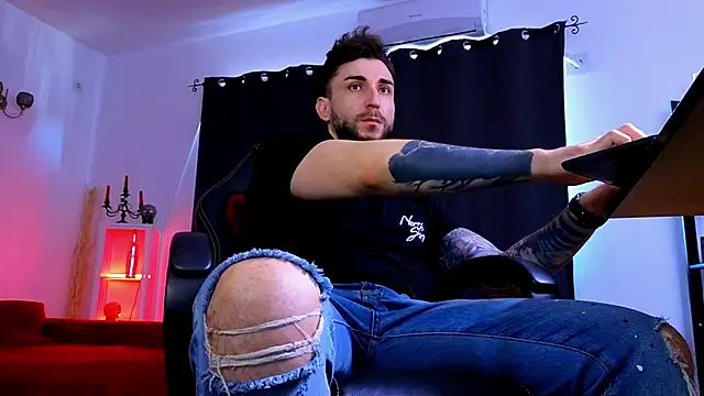 MightyAaron66 online show from March 7, 8:23 am